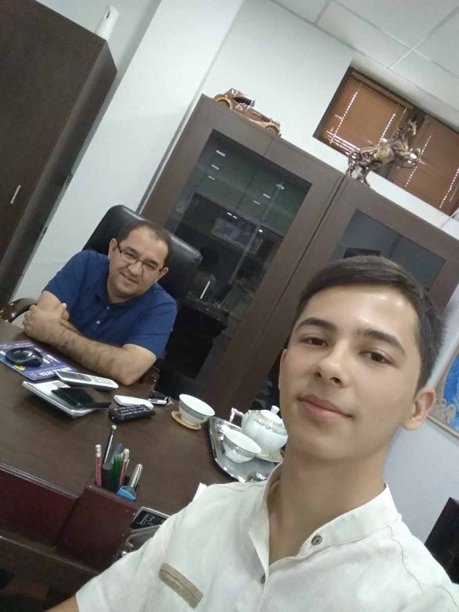 Otabek Xoshimov va Hasan Mamasaidov ofisda, 2018-yil